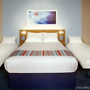 travelodge-edinburgh-cameron-toll.edinburghhotelsuk.org/